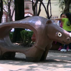 JUEGOS INFANTILES EN LOS PARQUES