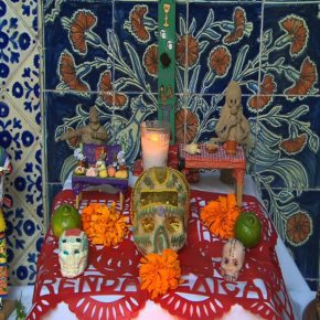OFRENDA CON EDMUNDO ESCAMILLA Y PAN DE MUERTO CON YURI GORTARI
