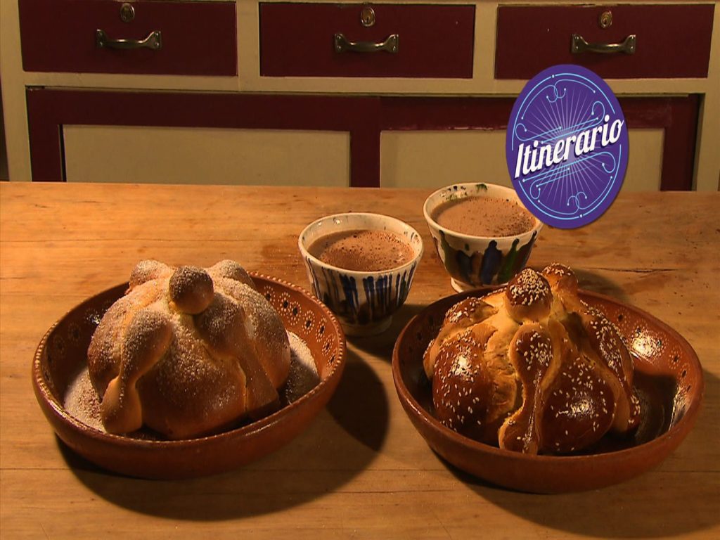 OFRENDA CON EDMUNDO ESCAMILLA Y PAN DE MUERTO CON YURI GORTARI