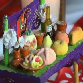 OFRENDA CON EDMUNDO ESCAMILLA Y PAN DE MUERTO CON YURI GORTARI