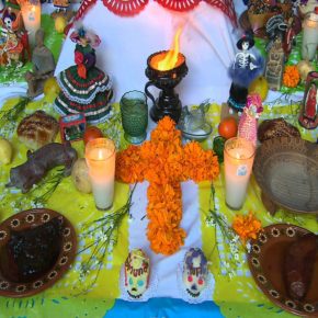 OFRENDA CON EDMUNDO ESCAMILLA Y PAN DE MUERTO CON YURI GORTARI